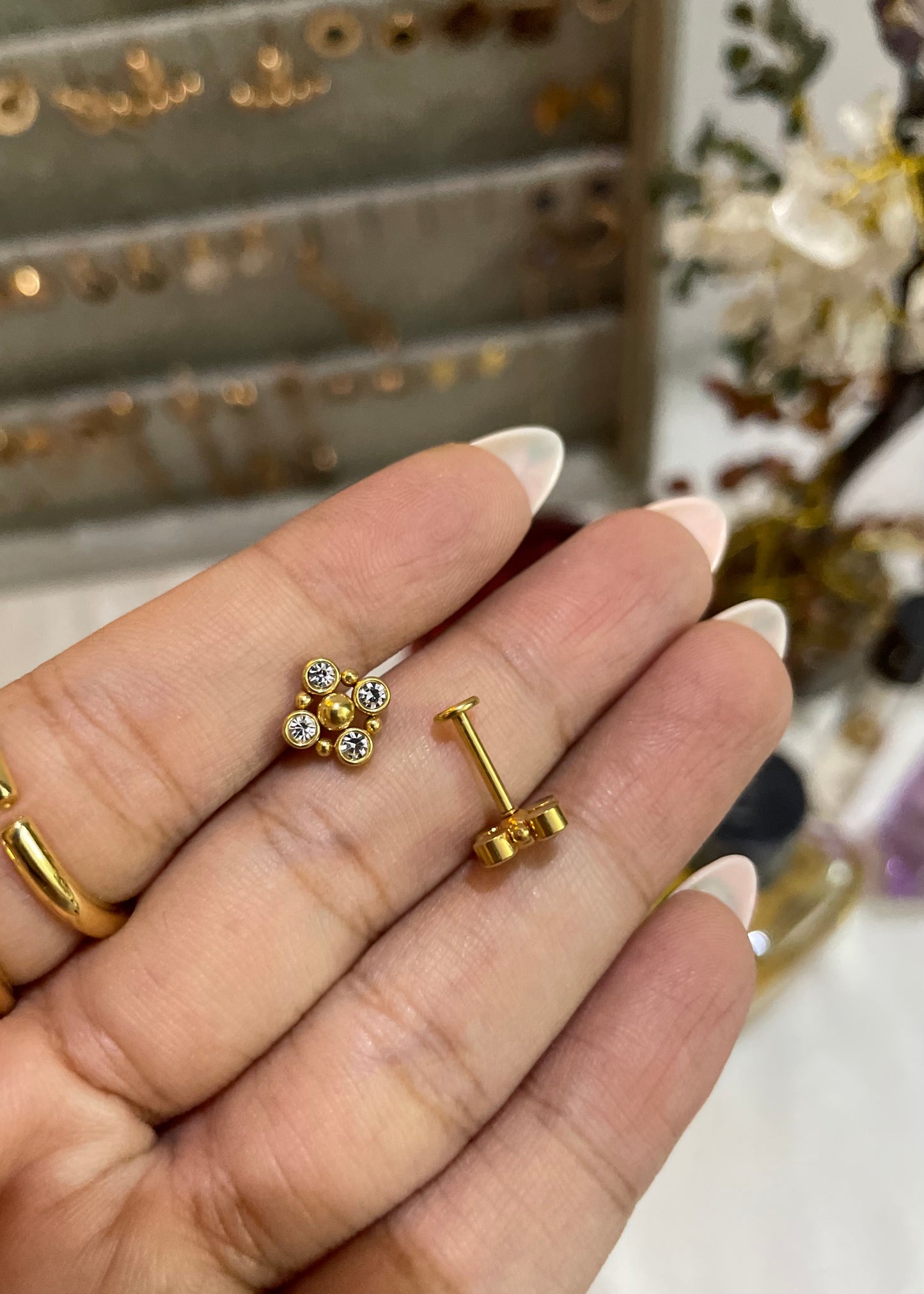 Lila studs