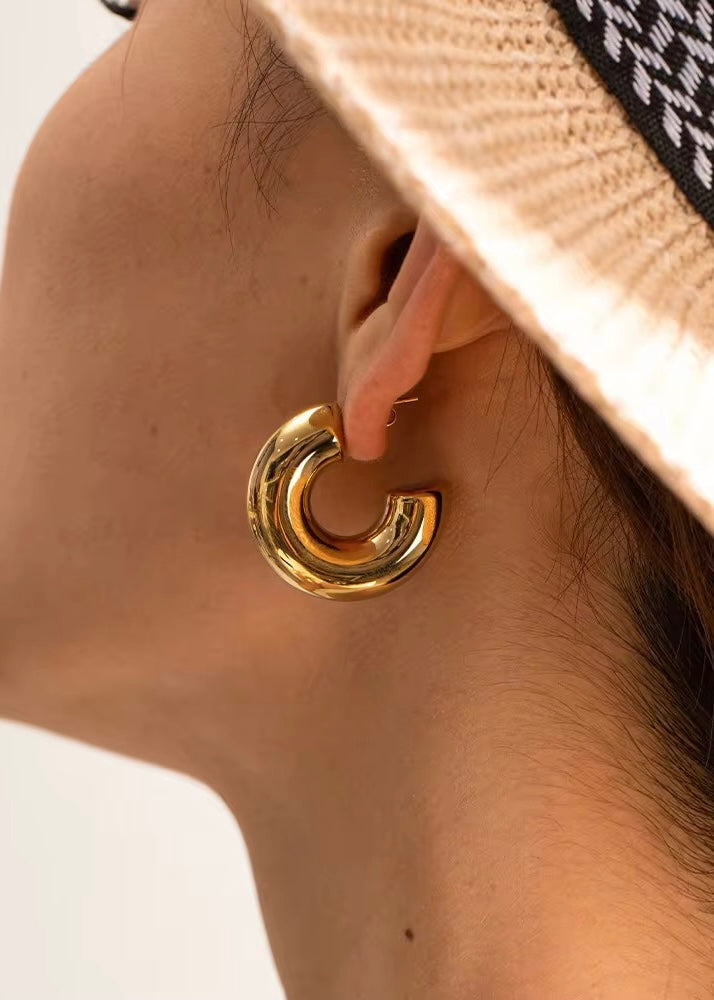 Lara hoops