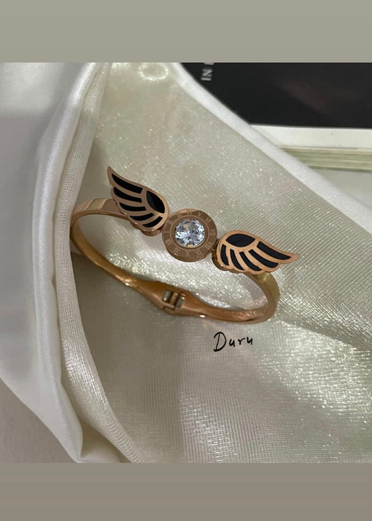 Solitaire wings bracelet