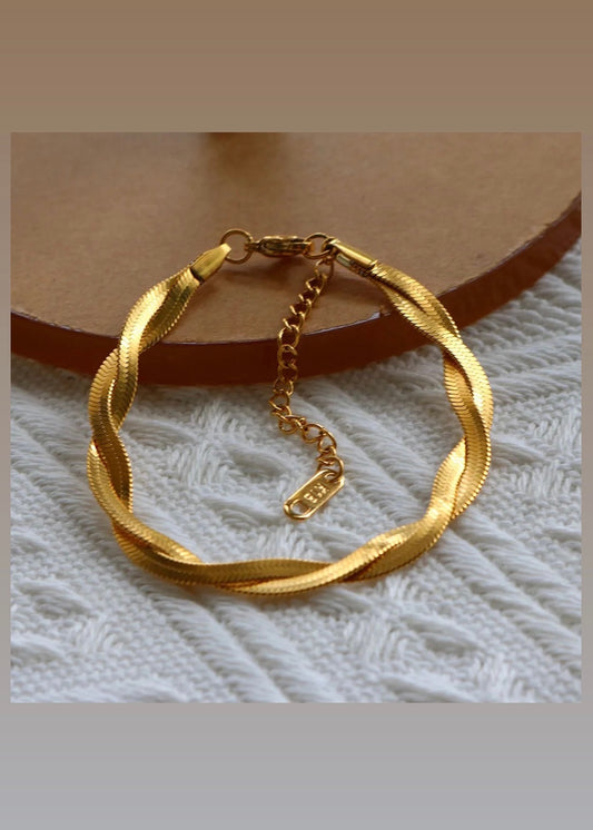 Interweave gold bracelet