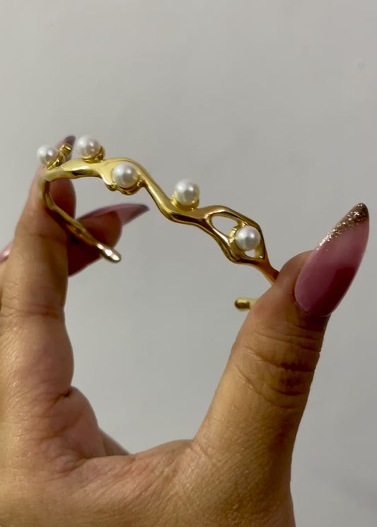 Floating pearls cuff bracelet